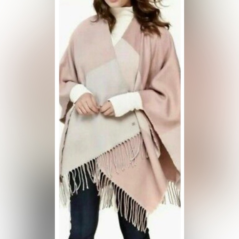 SOIA & KYO Shawl Poncho Knit One Size Fringe Dusty Pink Comfy Wrap